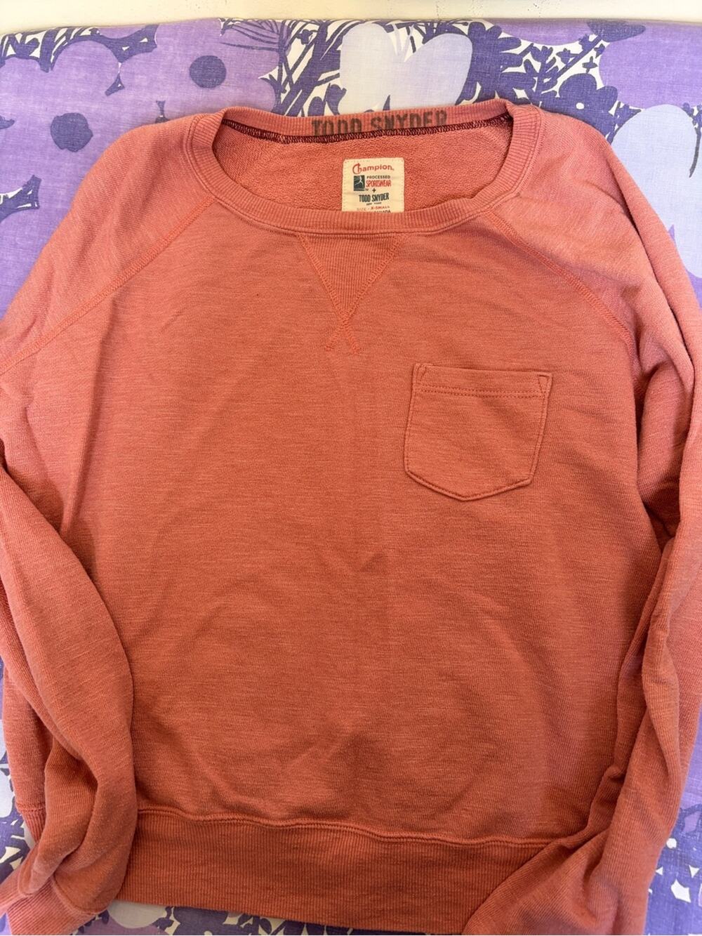 Todd Snyder Vintage-Style Crewneck Sweatshirt in Dusty Rose